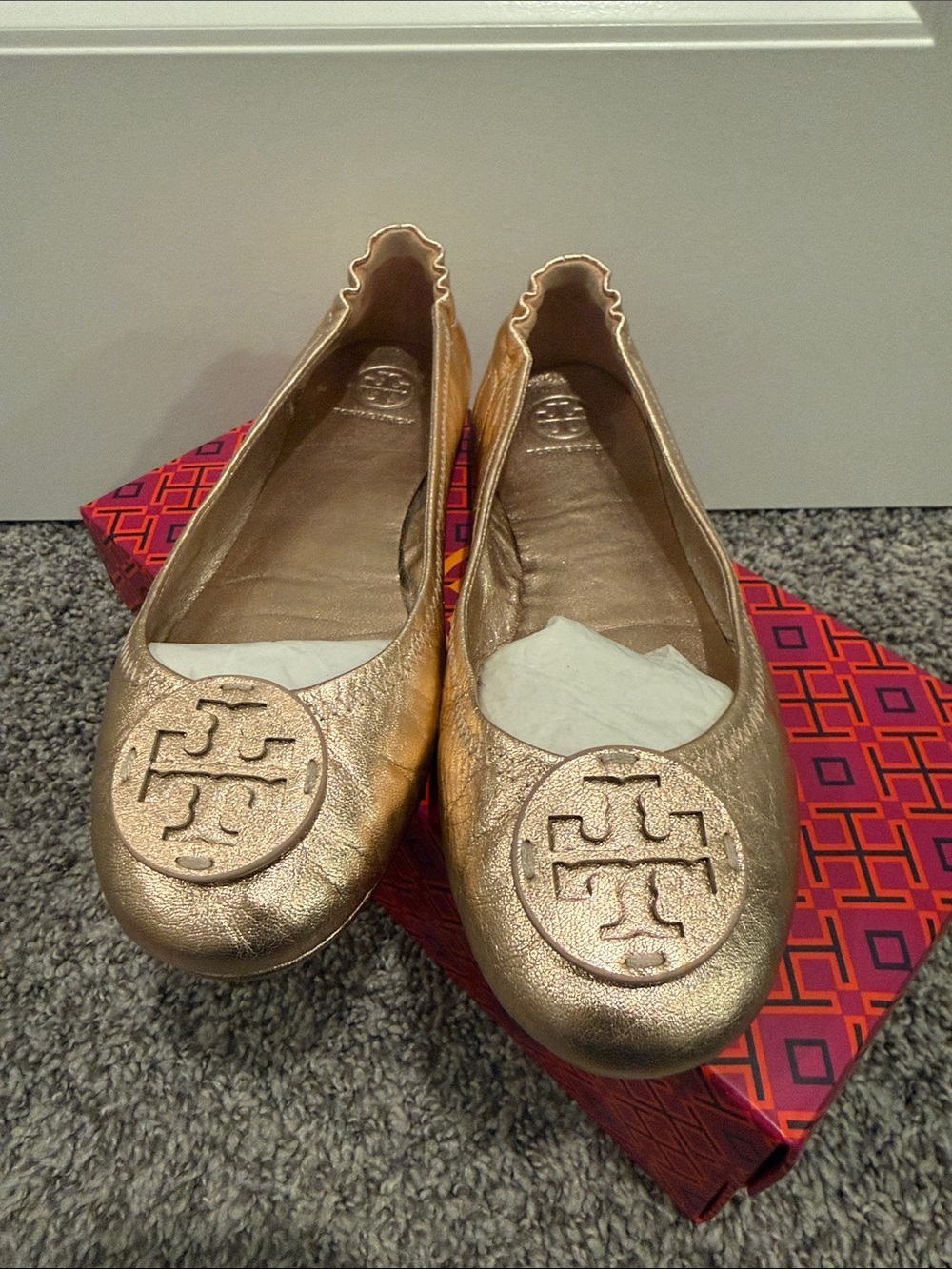 Tory Burch Metallic Rose Gold Minnie travel Ballet Flats size 7.5 - Picture 2 of 8